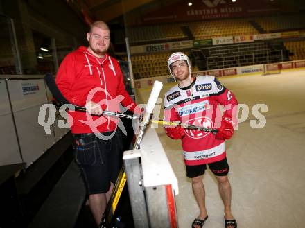 Eishockey. KAC.  Matthew Neal, Zeugwart Benny Boquist. Klagenfurt, 15.12.2016.
Foto: Kuess
---
pressefotos, pressefotografie, kuess, qs, qspictures, sport, bild, bilder, bilddatenbank