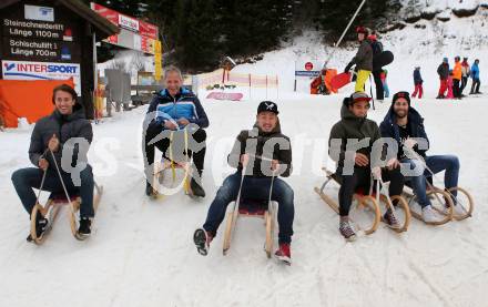 Fussball Bundesliga. RZ Pellets WAC. Autogrammstunde. Schitag. Philip Hellquist, Trainer Heimo Pfeifenberger, Christopher Wernitznig, Stephan Palla, Manuel Seidl. Koralpe, am 9.2.2016.
Foto: Kuess
---
pressefotos, pressefotografie, kuess, qs, qspictures, sport, bild, bilder, bilddatenbank