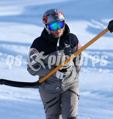 Snowboard. Training. Landeskader Kaernten.  Ina Meschik. Simonhoehe, 13.1.2016.
Foto: Kuess
---
pressefotos, pressefotografie, kuess, qs, qspictures, sport, bild, bilder, bilddatenbank