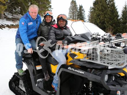 Fussball Bundesliga. RZ Pellets WAC. Autogrammstunde. Schitag.  Silvio Carlos De Oliveira, Issiaka Ouedraogo. Koralpe, am 9.2.2016.
Foto: Kuess
---
pressefotos, pressefotografie, kuess, qs, qspictures, sport, bild, bilder, bilddatenbank