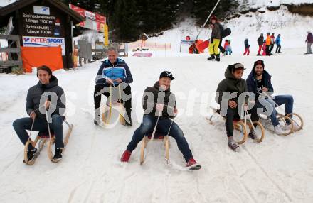 Fussball Bundesliga. RZ Pellets WAC. Autogrammstunde. Schitag. Philip Hellquist, Trainer Heimo Pfeifenberger, Christopher Wernitznig, Stephan Palla, Manuel Seidl. Koralpe, am 9.2.2016.
Foto: Kuess
---
pressefotos, pressefotografie, kuess, qs, qspictures, sport, bild, bilder, bilddatenbank