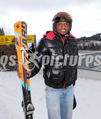 Fussball Bundesliga. RZ Pellets WAC. Autogrammstunde. Schitag. Issiaka Ouedraogo. Koralpe, am 9.2.2016.
Foto: Kuess
---
pressefotos, pressefotografie, kuess, qs, qspictures, sport, bild, bilder, bilddatenbank