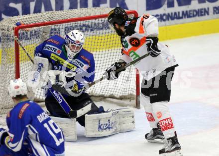 EBEL. Eishockey Bundesliga. VSV gegen	Moser Medical Graz99ers. Lukas Herzog, (VSV), Matt Siddall (Graz). Villach, am 5.2.2017.
Foto: Kuess

---
pressefotos, pressefotografie, kuess, qs, qspictures, sport, bild, bilder, bilddatenbank