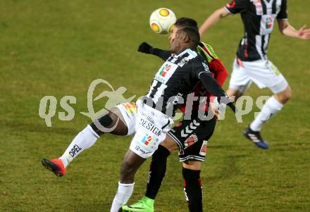 Fussball Bundesliga. RZ Pellets WAC gegen SV Guntamatic Ried. Dever Akeem Orgill,  (WAC), Alberto Prada Vega (Ried). Wolfsberg, am 11.2.2017.
Foto: Kuess

---
pressefotos, pressefotografie, kuess, qs, qspictures, sport, bild, bilder, bilddatenbank