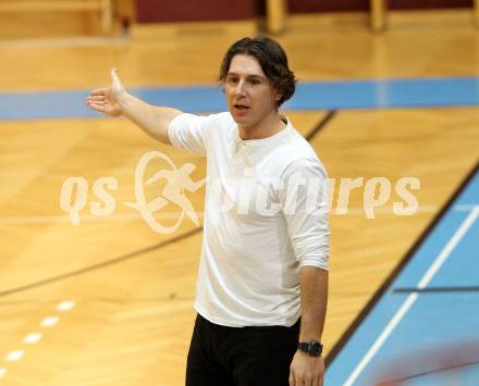 Basketball 2. Bundesliga. GD 16. Runde. Woerthersee Piraten gegen Basket2000 Vienna. Trainer Andreas Kuttnig (Piraten). Klagenfurt, am 11.2.2017.
Foto: Kuess
---
pressefotos, pressefotografie, kuess, qs, qspictures, sport, bild, bilder, bilddatenbank