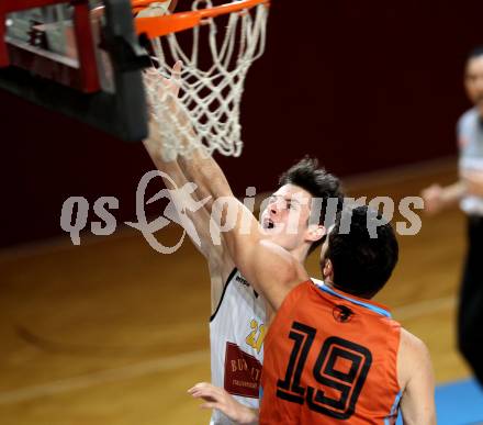 Basketball 2. Bundesliga. GD 16. Runde. Woerthersee Piraten gegen Basket2000 Vienna. Maximilian Sickl (Piraten), Aldin Avdic (Vienna). Klagenfurt, am 11.2.2017.
Foto: Kuess
---
pressefotos, pressefotografie, kuess, qs, qspictures, sport, bild, bilder, bilddatenbank