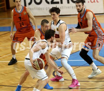 Basketball 2. Bundesliga. GD 16. Runde. Woerthersee Piraten gegen Basket2000 Vienna. Gspandl Christof, Alexander Della Schiava (Piraten),  Arnis Servuts  (Vienna). Klagenfurt, am 11.2.2017.
Foto: Kuess
---
pressefotos, pressefotografie, kuess, qs, qspictures, sport, bild, bilder, bilddatenbank