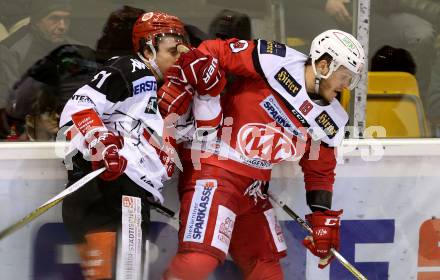 EBEL. Eishockey Bundesliga. KAC gegen 	HC TWK Innsbruck, Die Haie. Stefan Geier,  (KAC), Nicholas Ross (Innsbruck). Klagenfurt, am 17.2.2017.
Foto: Kuess

---
pressefotos, pressefotografie, kuess, qs, qspictures, sport, bild, bilder, bilddatenbank