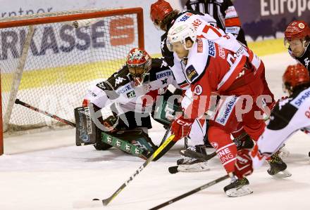 EBEL. Eishockey Bundesliga. KAC gegen 	HC TWK Innsbruck, Die Haie. Manuel Geier, (KAC), Andy Chiodo (Innsbruck). Klagenfurt, am 17.2.2017.
Foto: Kuess

---
pressefotos, pressefotografie, kuess, qs, qspictures, sport, bild, bilder, bilddatenbank