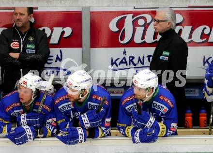 EBEL. Eishockey Bundesliga. VSV gegen	Fehervar AV 19. Corey Locke, Jan Urbas, Miha Verlic, Trainer Greg Holst (VSV). Villach, am 21.2.2017.
Foto: Kuess

---
pressefotos, pressefotografie, kuess, qs, qspictures, sport, bild, bilder, bilddatenbank