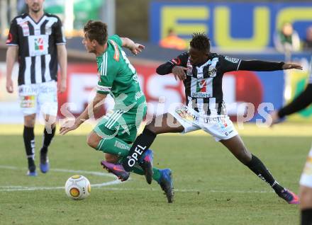 Fussball Bundesliga. RZ Pellets WAC gegen SK Rapid Wien. Zakaria Sanogo,  (WAC), Stefan Schwab (Rapid). Wolfsberg, am 11.2.2017.
Foto: Kuess

---
pressefotos, pressefotografie, kuess, qs, qspictures, sport, bild, bilder, bilddatenbank