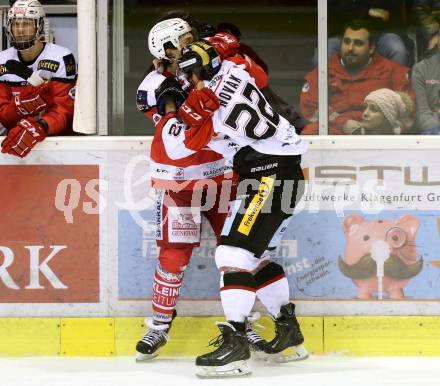 EBEL. Eishockey Bundesliga. KAC gegen 	HC Orli Znojmo. Rauferei Patrick Harand, (KAC), Patrik Novak  (Znojmo). Klagenfurt, am 26.2.2017.
Foto: Kuess

---
pressefotos, pressefotografie, kuess, qs, qspictures, sport, bild, bilder, bilddatenbank