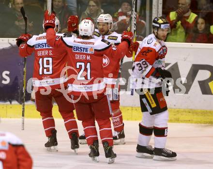 EBEL. Eishockey Bundesliga. KAC gegen 	HC Orli Znojmo. Torjubel Thomas Koch, Stefan Geier, Manuel Geier (KAC). Klagenfurt, am 3.3.2017.
Foto: Kuess

---
pressefotos, pressefotografie, kuess, qs, qspictures, sport, bild, bilder, bilddatenbank