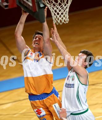 Basketball 2. Bundesliga. GD 21. Runde. KOS Celovec gegen BBU Salzburg.  Andi Smrtnik,  (KOS Celovec), Sanchez Guillermo (Salzburg). Klagenfurt, am 18.3.2017.
Foto: Kuess
---
pressefotos, pressefotografie, kuess, qs, qspictures, sport, bild, bilder, bilddatenbank