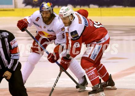 EBEL. Eishockey Bundesliga. KAC gegen 	EC Red Bull Salzburg. Stefan Geier, (KAC), Thomas Raffl  (Salzburg). Klagenfurt, am 17.3.2017.
Foto: Kuess

---
pressefotos, pressefotografie, kuess, qs, qspictures, sport, bild, bilder, bilddatenbank