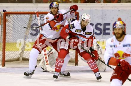 EBEL. Eishockey Bundesliga. KAC gegen 	EC Red Bull Salzburg. Ziga Pance, (KAC),  Mark Emmett Flood  (Salzburg). Klagenfurt, am 17.3.2017.
Foto: Kuess

---
pressefotos, pressefotografie, kuess, qs, qspictures, sport, bild, bilder, bilddatenbank