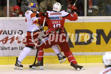 EBEL. Eishockey Bundesliga. KAC gegen 	EC Red Bull Salzburg. Stefan Geier,  (KAC),  Dominique Heinrich (Salzburg). Klagenfurt, am 17.3.2017.
Foto: Kuess

---
pressefotos, pressefotografie, kuess, qs, qspictures, sport, bild, bilder, bilddatenbank