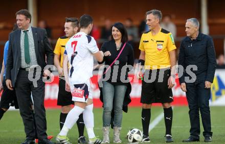 Fussball Karntner Liga. SAK gegen ASV. Lovro Kumer, Schiedsrichter Assistent Kristof Krenn, Tanja Hausott, Schiedsrichter Erik Hausott, Juergen Pfeiler. Klagenfurt, am 24.3.2017.
Foto: Kuess
---
pressefotos, pressefotografie, kuess, qs, qspictures, sport, bild, bilder, bilddatenbank