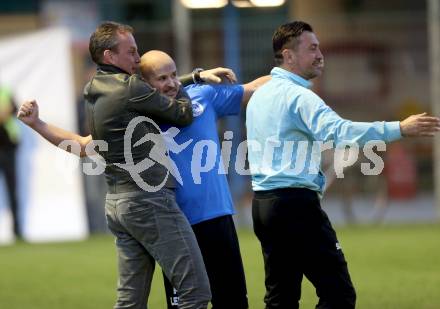 Fussball Kaerntner Liga. SAK gegen ASV. Torjubel Daniel Barrazutti, Trainer Dietmar Thuller, Almedin Hota (ASV). Klagenfurt, am 24.3.2017.
Foto: Kuess
---
pressefotos, pressefotografie, kuess, qs, qspictures, sport, bild, bilder, bilddatenbank