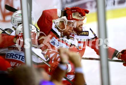 EBEL. Eishockey Bundesliga. KAC gegen 	EC Red Bull Salzburg. Torjubel Ziga Pance, Steven Strong (KAC). Klagenfurt, am 26.3.2017.
Foto: Kuess

---
pressefotos, pressefotografie, kuess, qs, qspictures, sport, bild, bilder, bilddatenbank