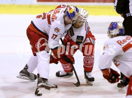 EBEL. Eishockey Bundesliga. KAC gegen 	EC Red Bull Salzburg. Matthew Neal,  (KAC),  Brett Olson (Salzburg). Klagenfurt, am 26.3.2017.
Foto: Kuess

---
pressefotos, pressefotografie, kuess, qs, qspictures, sport, bild, bilder, bilddatenbank