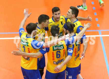 Volleyball. DenizBank AG Volley League Men. Semifinale. SK Posojilnica Aich/Dob gegen UVC Holding Graz. Jubel Aich/Dob (Aich/Dob). Bleiburg, am 25.3.2017.
Foto: Kuess
---
pressefotos, pressefotografie, kuess, qs, qspictures, sport, bild, bilder, bilddatenbank