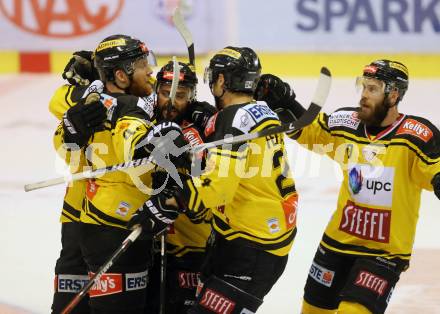 EBEL. Eishockey Bundesliga. KAC gegen 	UPC Vienna Capitals. Torjubel  (Vienna Capitals). Klagenfurt, am 2.4.2017.
Foto: Kuess

---
pressefotos, pressefotografie, kuess, qs, qspictures, sport, bild, bilder, bilddatenbank