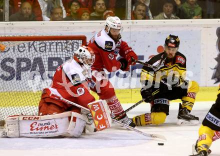 EBEL. Eishockey Bundesliga. KAC gegen 	UPC Vienna Capitals. David Madlener, Christoph Duller (KAC), Tyler Cuma  (Vienna Capitals). Klagenfurt, am 2.4.2017.
Foto: Kuess

---
pressefotos, pressefotografie, kuess, qs, qspictures, sport, bild, bilder, bilddatenbank