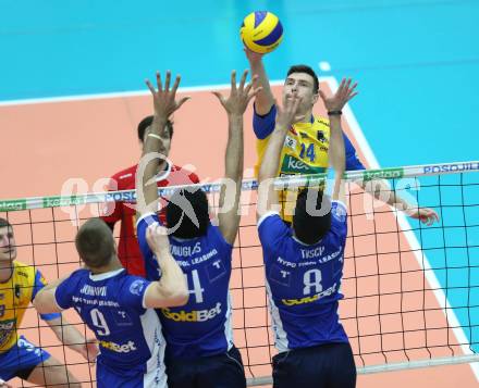 AVL. DenizBank AG Volley League Men. Finale. SK Posojilnica Aich/Dob gegen Hypo Tirol VT. Anestis Dalakouras (Aich Dob), Martti Juhkami, Douglas Duarte Da Silva, Alexander Tusch (Tirol). Bleiburg, am 6.4.2017.
Foto: Kuess
---
pressefotos, pressefotografie, kuess, qs, qspictures, sport, bild, bilder, bilddatenbank