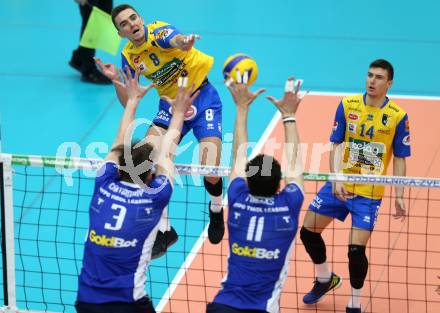 AVL. DenizBank AG Volley League Men. Finale. SK Posojilnica Aich/Dob gegen Hypo Tirol VT. Peter Mlynarcik, Anestis Dalakouras (Aich Dob), Stefan Chrtiansky, Pedro H. Frances  (Tirol). Bleiburg, am 6.4.2017.
Foto: Kuess
---
pressefotos, pressefotografie, kuess, qs, qspictures, sport, bild, bilder, bilddatenbank