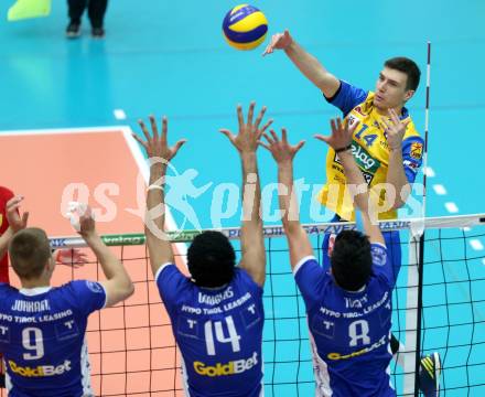 AVL. DenizBank AG Volley League Men. Finale. SK Posojilnica Aich/Dob gegen Hypo Tirol VT. Anestis Dalakouras (Aich Dob), Martti Juhkami, Douglas Duarte Da Silva, Alexander Tusch (Tirol). Bleiburg, am 6.4.2017.
Foto: Kuess
---
pressefotos, pressefotografie, kuess, qs, qspictures, sport, bild, bilder, bilddatenbank