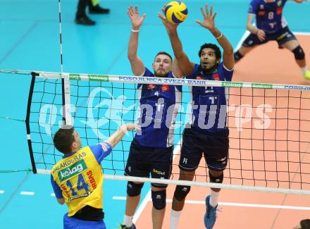 AVL. DenizBank AG Volley League Men. Finale. SK Posojilnica Aich/Dob gegen Hypo Tirol VT. Anestis Dalakouras (Aich Dob),  Jan Krol, Douglas Duarte Da Silva (Tirol). Bleiburg, am 6.4.2017.
Foto: Kuess
---
pressefotos, pressefotografie, kuess, qs, qspictures, sport, bild, bilder, bilddatenbank