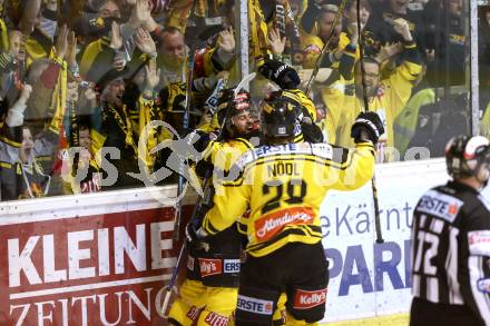 EBEL. Eishockey Bundesliga. KAC gegen 	UPC Vienna Capitals. Torjubel   (Vienna Capitals). Klagenfurt, am 7.4.2017.
Foto: Kuess

---
pressefotos, pressefotografie, kuess, qs, qspictures, sport, bild, bilder, bilddatenbank