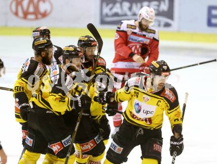 EBEL. Eishockey Bundesliga. KAC gegen 	UPC Vienna Capitals. Torjubel Ryan Connor McKiernan, MacGregor Sharp, Jonathan Ferland, Kelsey Tessier   (Vienna Capitals). Klagenfurt, am 7.4.2017.
Foto: Kuess

---
pressefotos, pressefotografie, kuess, qs, qspictures, sport, bild, bilder, bilddatenbank