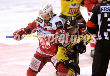 EBEL. Eishockey Bundesliga. KAC gegen 	UPC Vienna Capitals. Thomas Koch,  (KAC), Taylor Vause  (Vienna Capitals). Klagenfurt, am 7.4.2017.
Foto: Kuess

---
pressefotos, pressefotografie, kuess, qs, qspictures, sport, bild, bilder, bilddatenbank