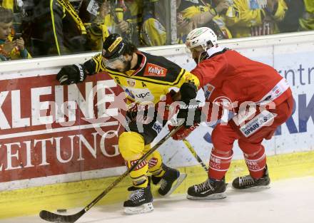 EBEL. Eishockey Bundesliga. KAC gegen 	UPC Vienna Capitals. Matthew Neal,  (KAC),  Rafael Rotter (Vienna Capitals). Klagenfurt, am 7.4.2017.
Foto: Kuess

---
pressefotos, pressefotografie, kuess, qs, qspictures, sport, bild, bilder, bilddatenbank