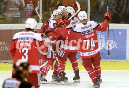 EBEL. Eishockey Bundesliga. KAC gegen 	UPC Vienna Capitals. Torjubel Matthew Neal, Manuel Ganajl, Kevin Kapstad, Jamie Lundmark, David Joseph Fischer (KAC). Klagenfurt, am 7.4.2017.
Foto: Kuess

---
pressefotos, pressefotografie, kuess, qs, qspictures, sport, bild, bilder, bilddatenbank