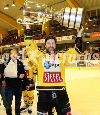 EBEL. Eishockey Bundesliga. KAC gegen 	UPC Vienna Capitals. Meisterjubel Jonathan Ferland  (Vienna Capitals). Klagenfurt, am 7.4.2017.
Foto: Kuess

---
pressefotos, pressefotografie, kuess, qs, qspictures, sport, bild, bilder, bilddatenbank