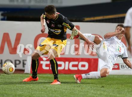 Fussball Bundesliga. RZ Pellets WAC gegen Cashpoint SCR Altach. Christopher Wernitznig,  (WAC), Andreas Lienhart (Altach). Wolfsberg, am 8.3.2017.
Foto: Kuess

---
pressefotos, pressefotografie, kuess, qs, qspictures, sport, bild, bilder, bilddatenbank