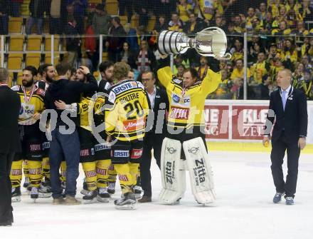 EBEL. Eishockey Bundesliga. KAC gegen 	UPC Vienna Capitals. Jean Philippe Lamoureux, Meisterpokal   (Vienna Capitals). Klagenfurt, am 7.4.2017.
Foto: Kuess

---
pressefotos, pressefotografie, kuess, qs, qspictures, sport, bild, bilder, bilddatenbank