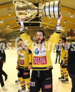 EBEL. Eishockey Bundesliga. KAC gegen 	UPC Vienna Capitals. Meisterjubel   Andreas Noedl (Vienna Capitals). Klagenfurt, am 7.4.2017.
Foto: Kuess

---
pressefotos, pressefotografie, kuess, qs, qspictures, sport, bild, bilder, bilddatenbank