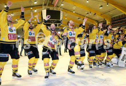 EBEL. Eishockey Bundesliga. KAC gegen 	UPC Vienna Capitals. Meisterjubel   (Vienna Capitals). Klagenfurt, am 7.4.2017.
Foto: Kuess

---
pressefotos, pressefotografie, kuess, qs, qspictures, sport, bild, bilder, bilddatenbank