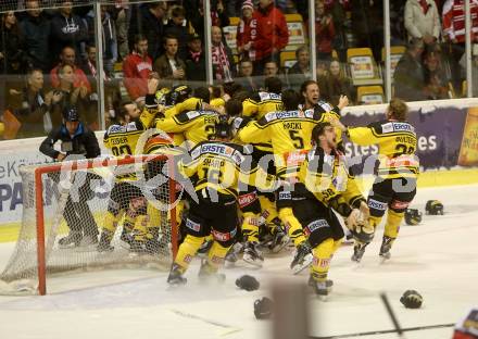 EBEL. Eishockey Bundesliga. KAC gegen 	UPC Vienna Capitals. Meisterjubel   (Vienna Capitals). Klagenfurt, am 7.4.2017.
Foto: Kuess

---
pressefotos, pressefotografie, kuess, qs, qspictures, sport, bild, bilder, bilddatenbank