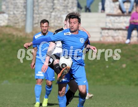 Fussball. Kaerntner Liga. Eberstein gegen ASV. David Koerbler (Eberstein),  Almedin Hota (ASV). Eberstein, 8.4.2017.
Foto: Kuess
---
pressefotos, pressefotografie, kuess, qs, qspictures, sport, bild, bilder, bilddatenbank