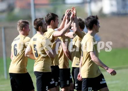 Fussball. Kaerntner Liga. Koettmannsdorf gegen Lendorf. Torjubel Stephan Borovnik (Koettmannsdorf). Koettmannsdorf, 9.4.2017.
Foto: Kuess
---
pressefotos, pressefotografie, kuess, qs, qspictures, sport, bild, bilder, bilddatenbank