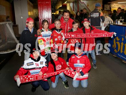 EBEL. Eishockey Bundesliga. Saisonabschlussfeier KAC. Autogrammstunde. David Joseph Fischer. Klagenfurt, am 11.4.2017.
Foto: Kuess
---
pressefotos, pressefotografie, kuess, qs, qspictures, sport, bild, bilder, bilddatenbank