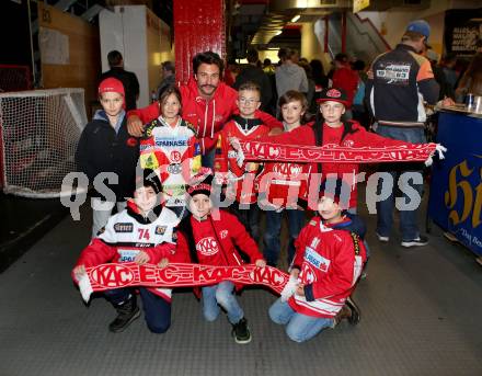 EBEL. Eishockey Bundesliga. Saisonabschlussfeier KAC. Autogrammstunde. David Joseph Fischer. Klagenfurt, am 11.4.2017.
Foto: Kuess
---
pressefotos, pressefotografie, kuess, qs, qspictures, sport, bild, bilder, bilddatenbank