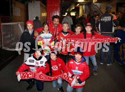 EBEL. Eishockey Bundesliga. Saisonabschlussfeier KAC. Autogrammstunde. David Joseph Fischer. Klagenfurt, am 11.4.2017.
Foto: Kuess
---
pressefotos, pressefotografie, kuess, qs, qspictures, sport, bild, bilder, bilddatenbank