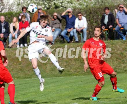 Fussball Kaerntner Liga. ATUS Ferlach gegen WAC Amateure. Alexander Krainer, (Ferlach), Marcel Holzer (WAC). Ferlach, am 13.4.2017.
Foto: Kuess
---
pressefotos, pressefotografie, kuess, qs, qspictures, sport, bild, bilder, bilddatenbank