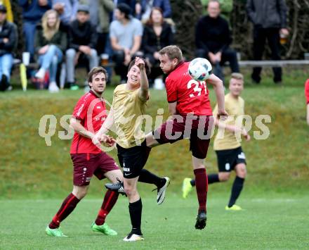 Fussball Kaerntner Liga. Lind gegen Koettmannsdorf. Peter Pleschberger, (Lind), Philipp Gatti  (Koettmannsdorf). Lind, am 15.4.2017.
Foto: Kuess
---
pressefotos, pressefotografie, kuess, qs, qspictures, sport, bild, bilder, bilddatenbank